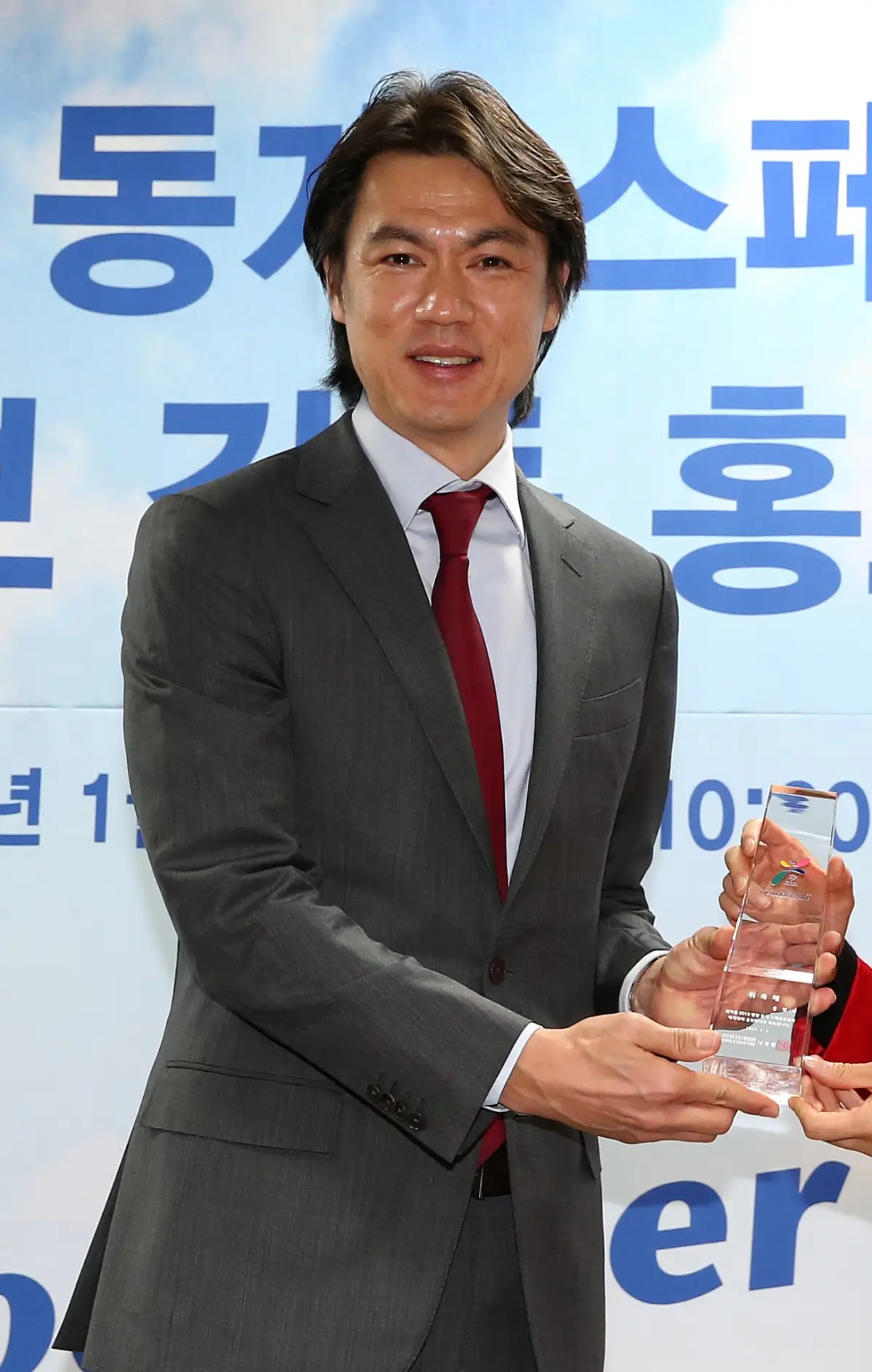South Korea coach Hong Myung-bo resigns after president condemns team as 'incompetent' and demands investigation